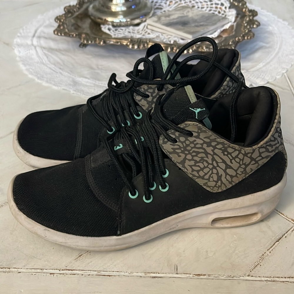 Air Jordan First Class youth size 5Y black with turquoise and gray